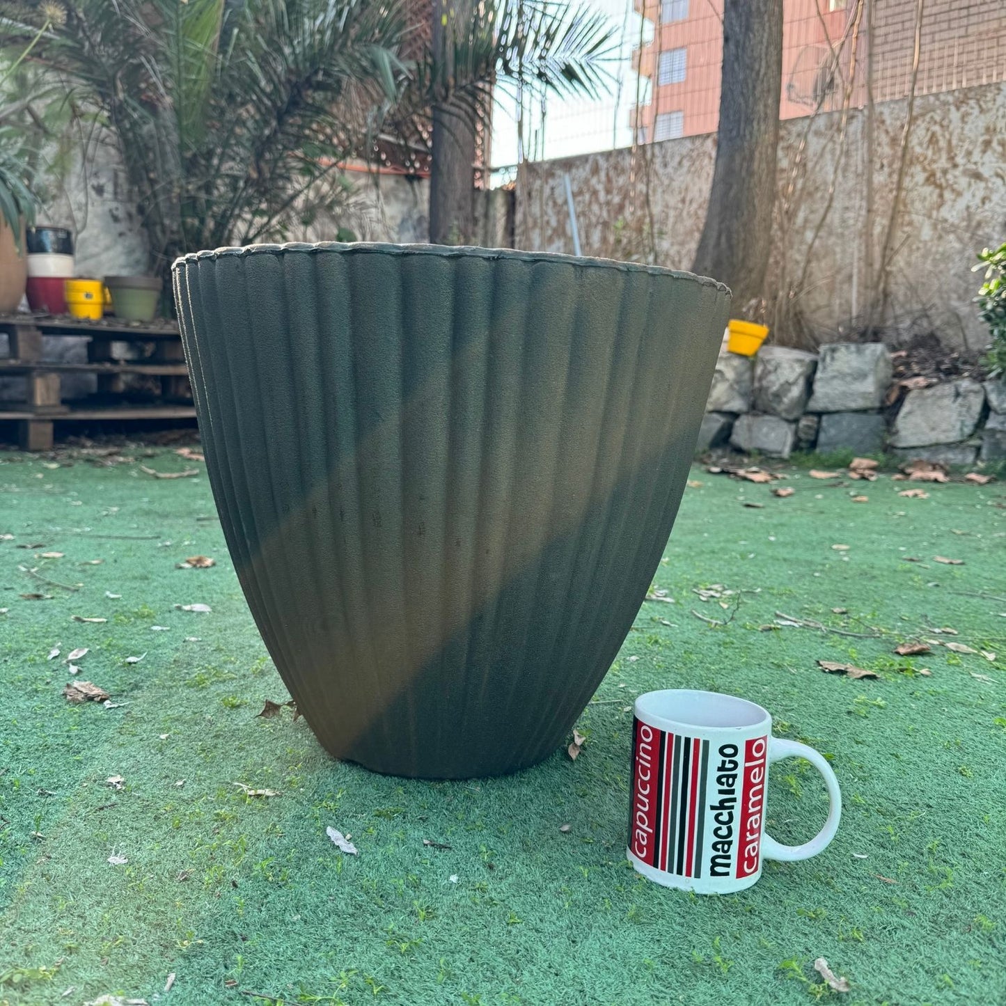 Macetero Grande Vertica 36 Bronce