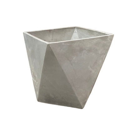 Macetero Cemento Triangular 650